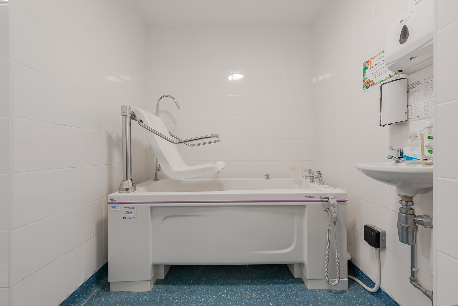 care home bath with seat