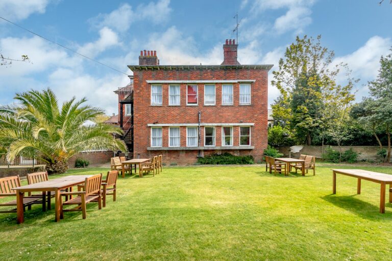 What Residential Care Homes Provide Signs Your Loved One May Need One