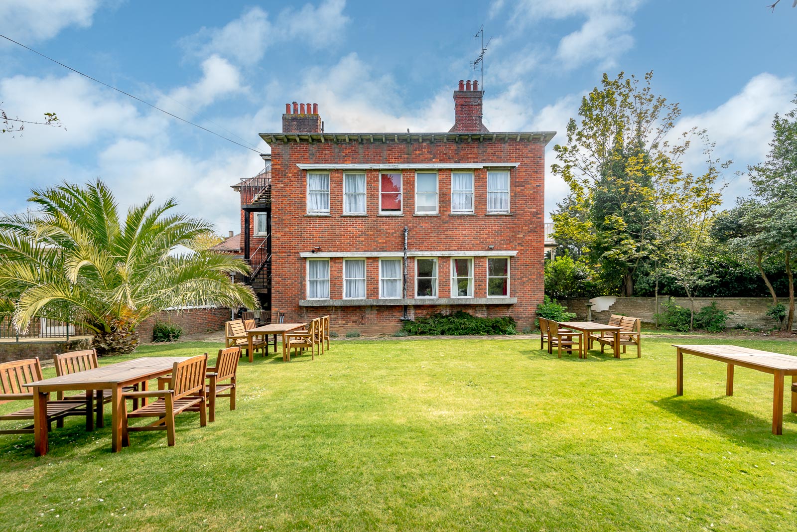 What Residential Care Homes Provide Signs Your Loved One May Need One